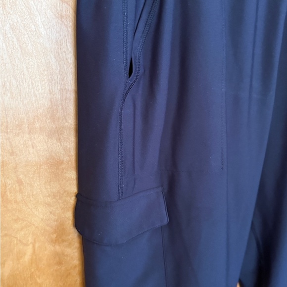 Old Navy Active Powersoft Jogger in Black - Picture 4 of 5